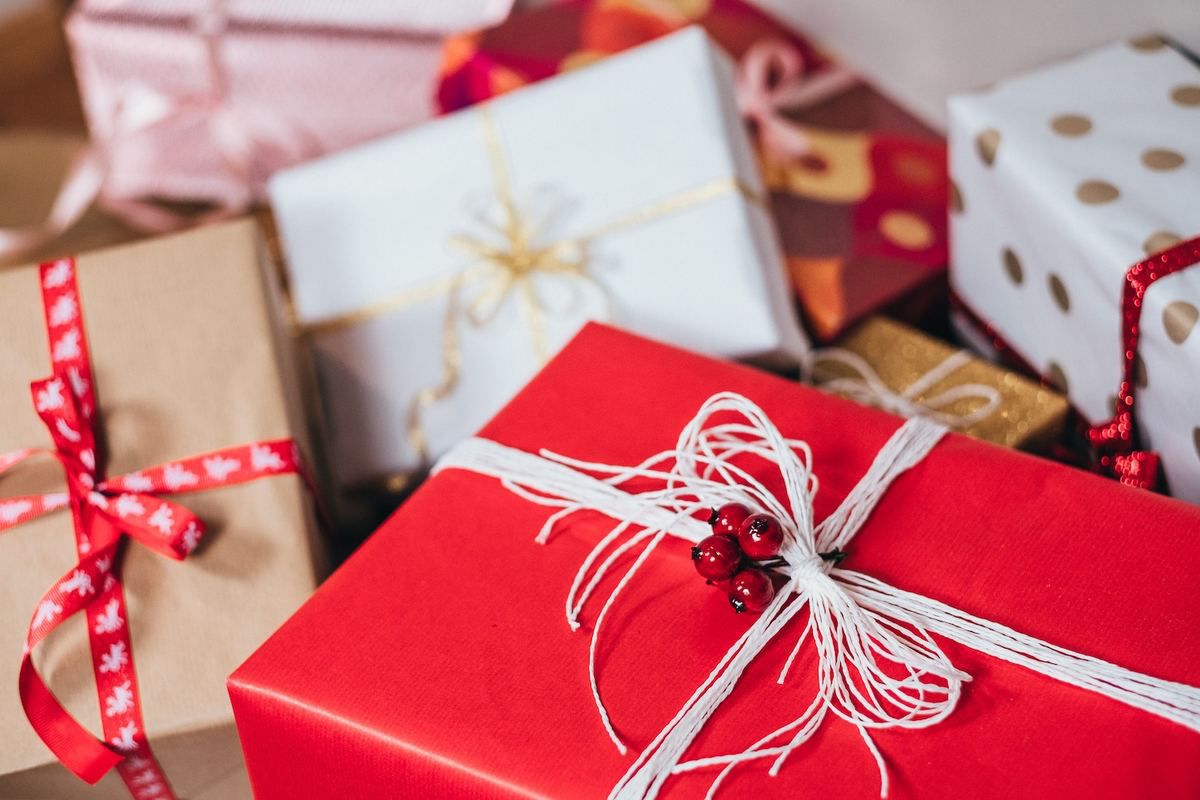 Как красиво упаковать подарок своими руками: 20 простых идей